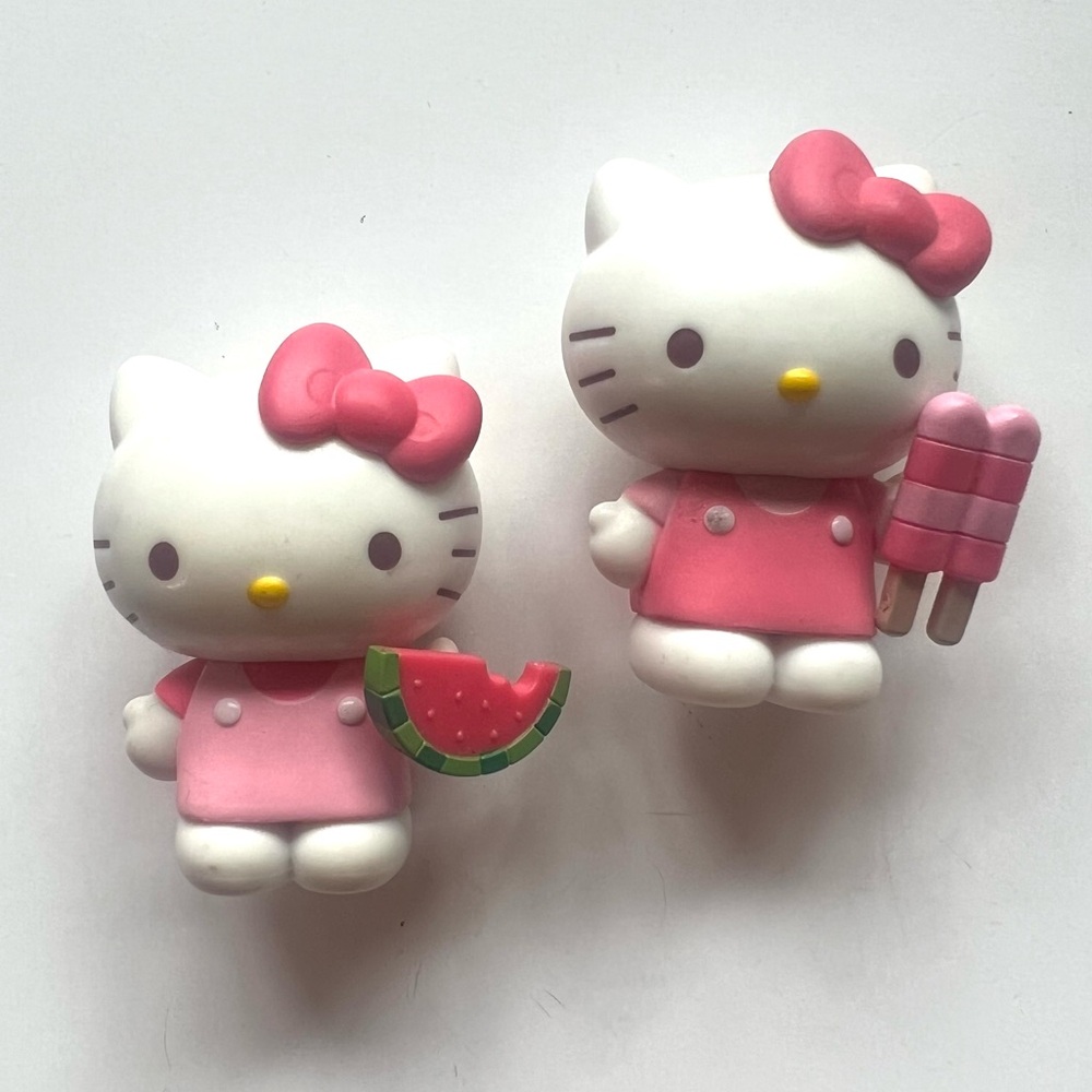 Hello Kitty Pink and White Doll Pair